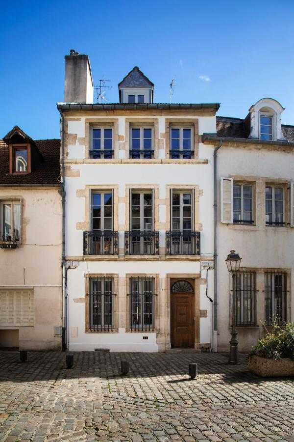 Maison Tillot *